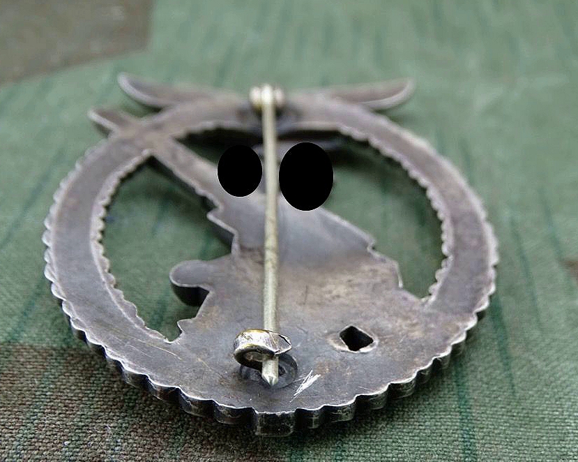 Flakkampfabzeichen der Luftwaffe Buntmetall, versilbert, getönt, mit Kugelkopf Scharnier Flakkampfabzeichen der Luftwaffe Buntmetall, versilbert, getönt, mit Kugelkopf Scharnier