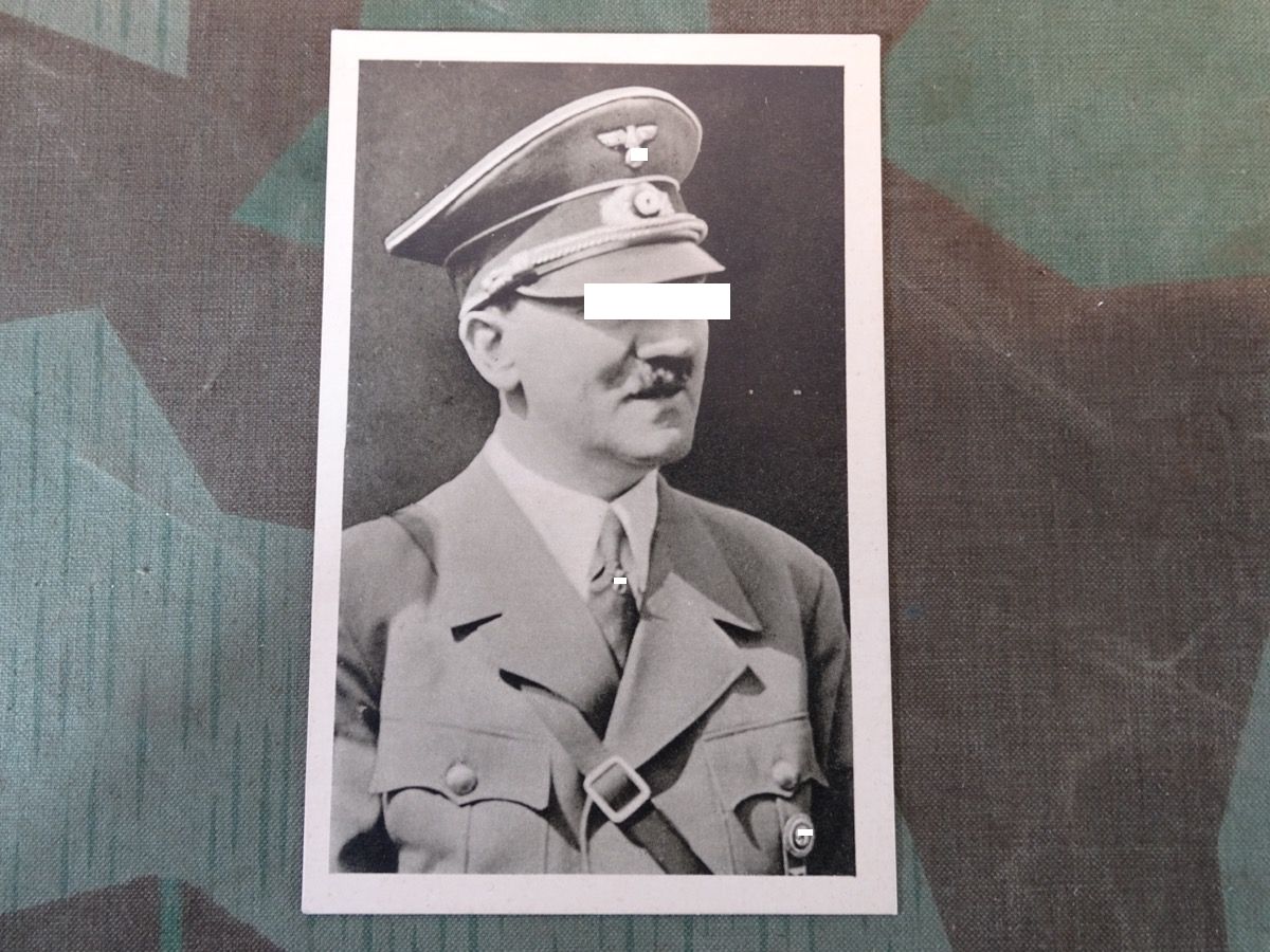 Propaganda Postkarte,  Adolf Hitler in Parteiuniform mit Mütze, Feldpost gelaufen