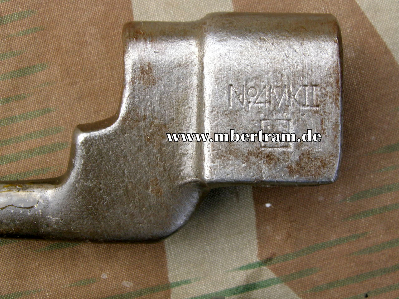 Britisches Enfield Spike Bajonett Nr. 4 MK II, mit Scheide