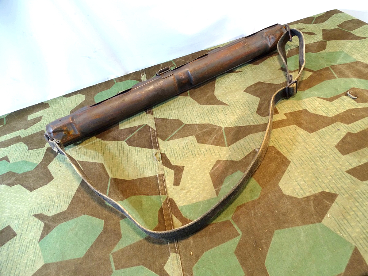 Ersatzlaufbehälter für MG 42,  Luftwaffe, Webriemen.  "Laufschützer 42" von 1942 Hst. Code "wa" 