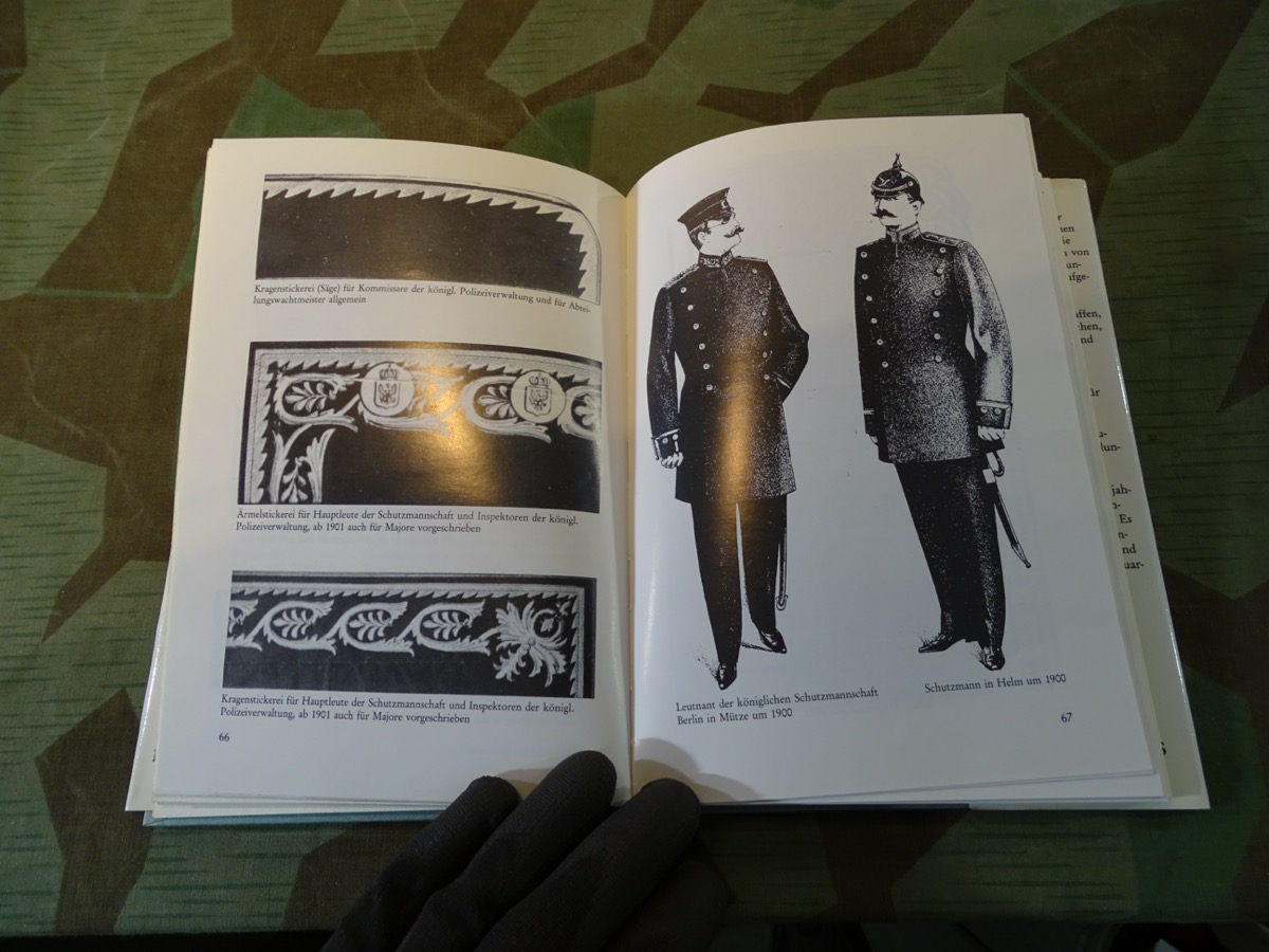 Löhken, Ingo: Die Polizeiuniformen in Preußen 1866 - 1945