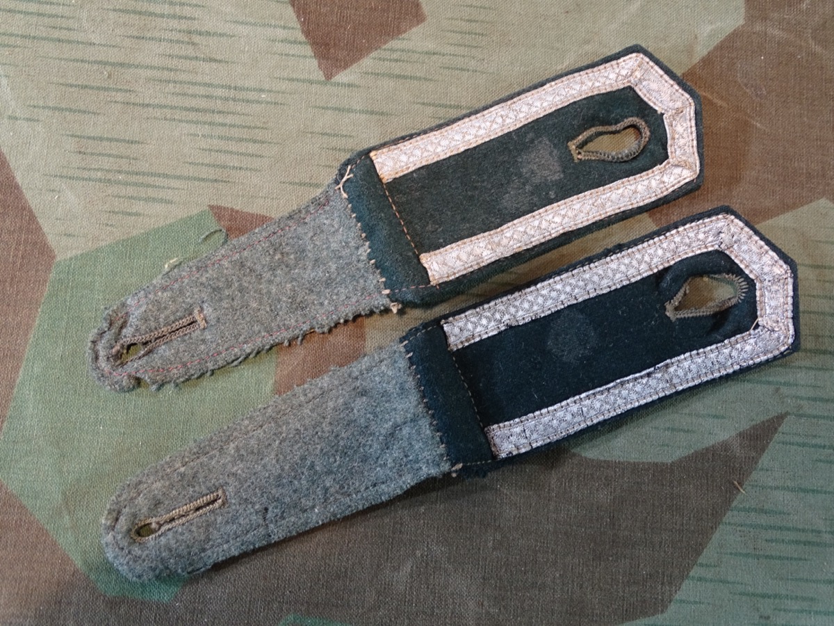 Paar frühe, spitze Schulterklappen Wehrmacht, Unteroffizier Infanterie