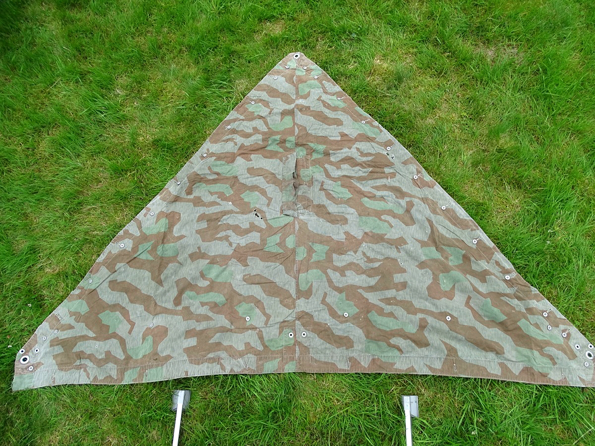 Dreieckszeltbahn Wehrmacht, farbfrisches Tarnmuster, 1939, 2 Riemen (5) Dreieckszeltbahn Wehrmacht, farbfrisches Tarnmuster, 1939, 2 Riemen (5)