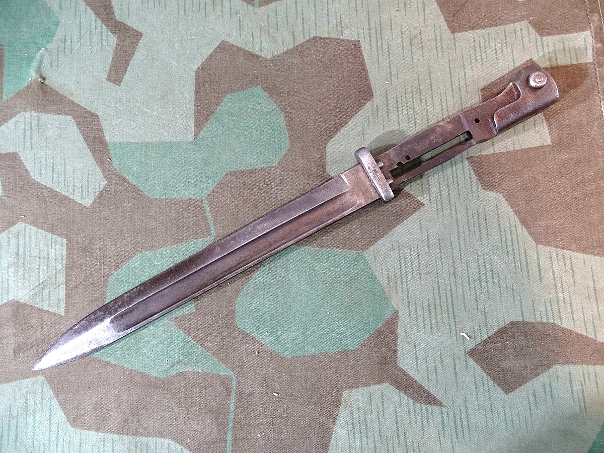 Preussiches Seitengewehr M 1884/98 a. A. ohne Scheide u.Griffschalen, recht glattes Metall. Weyersberg 1888 Preussiches Seitengewehr M 1884/98 a. A. ohne Scheide u.Griffschalen, recht glattes Metall. Weyersberg 1888