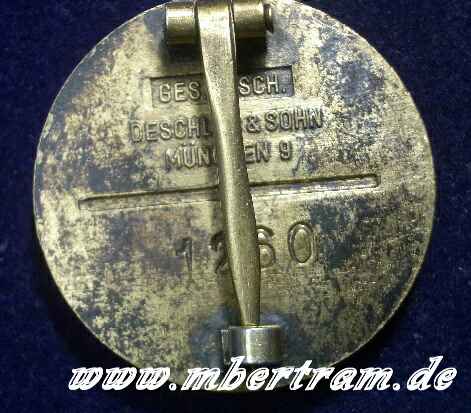 Replik: Goldenes NSDAP Parteiabzeichen 32mm, Deschler
