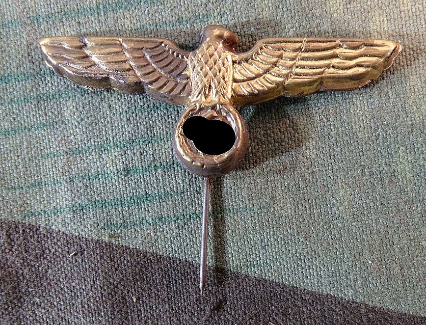 Früher Mützenadler für Kriegsmmarine Tellermützen Buntmetall . 