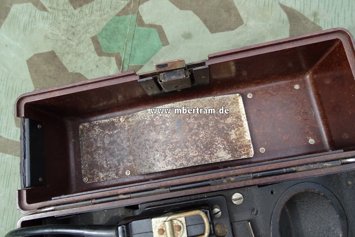 13153-4BDLZ7wapvZNHC Feldtelefon wie Wehrmacht, eventuell frühe Nachkriegsfertigung mit Riemen