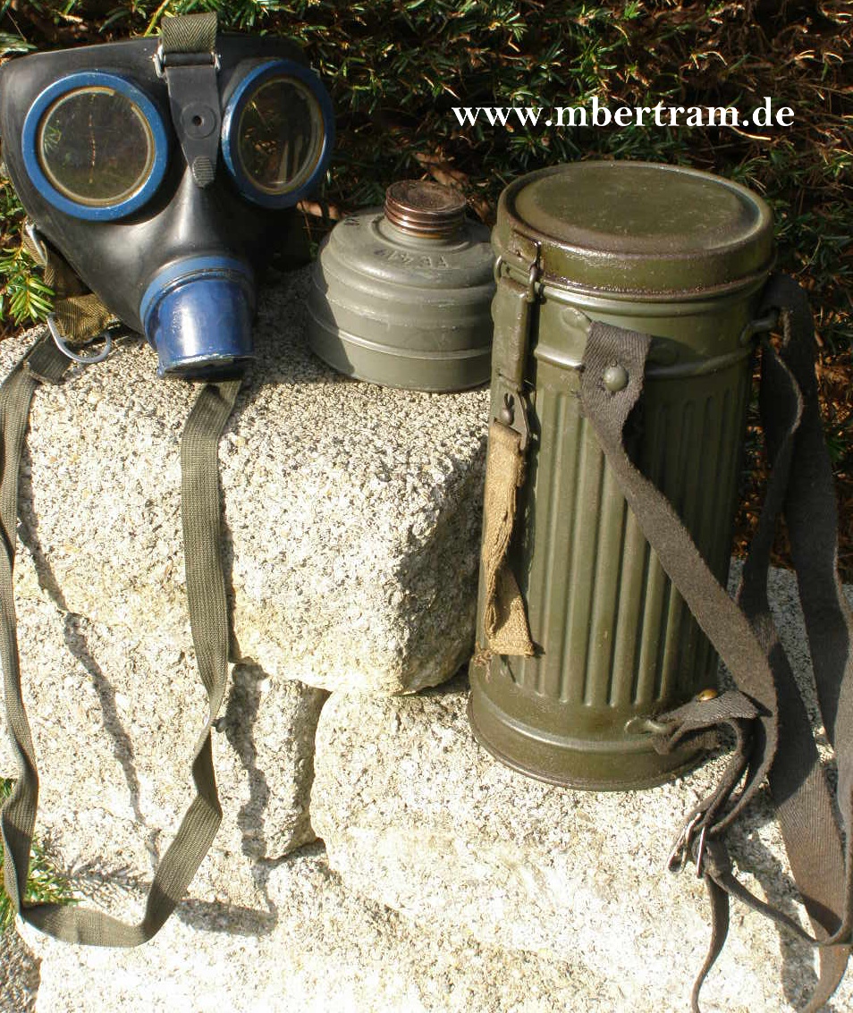 GASMASKE, HOHE BLECHDOSE, Filter, Maske btc 1944
