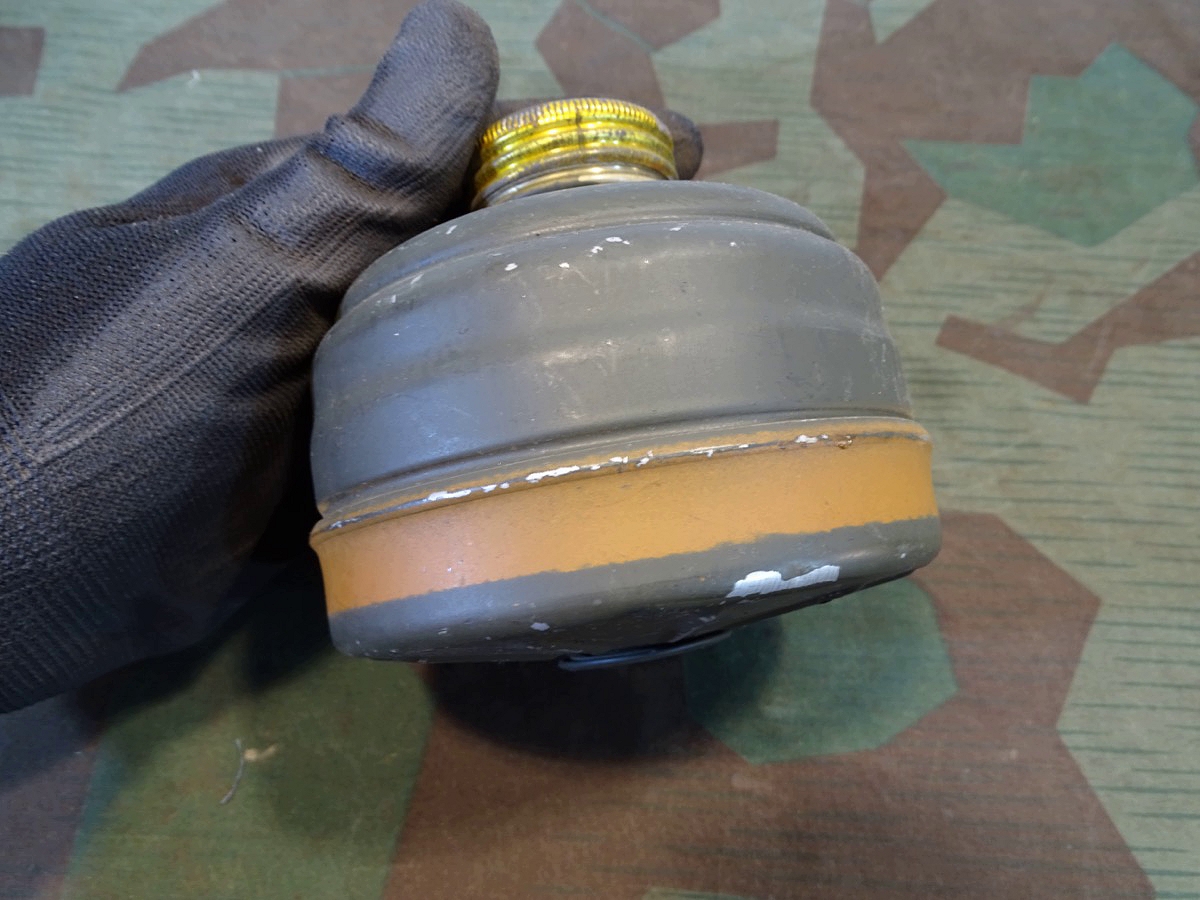 Wehrmachts Gasmasken ÜB Filter FE 41 mit beiden Kappen, unbenutzt, "bwz" 1943, oranger Ring