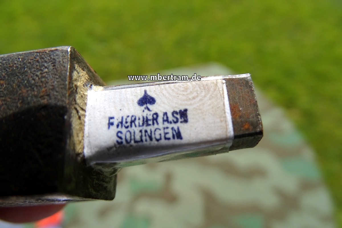 Hersteller Prägestempel der Fa. F. Herder, Solingen " Pik Ass"