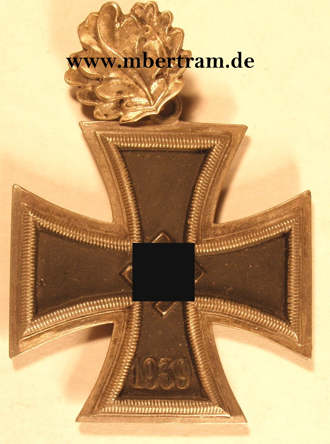 Replik: Ritterkreuz mit Eichenlaub, 1939-45, gealtert.