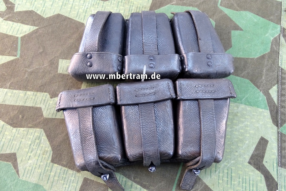 Pärchen K98 3er Munitionstaschen, Lederwerke Finkenwalde., 2 Baujahre