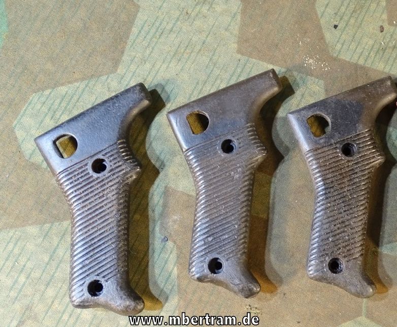 Replik: Dunkelbraune MG 42 Bakelit Griffschale, Rechte Seite