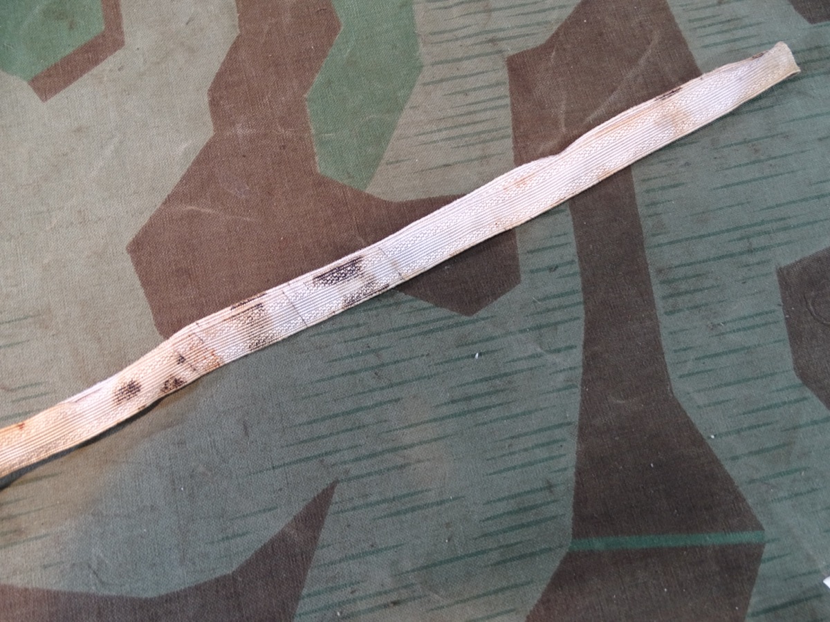 Reichswehr / Wehrmacht früher Troddel / Kompanietroddel für Manschaften 2. Kompanie rot/weiß/rot, getragen