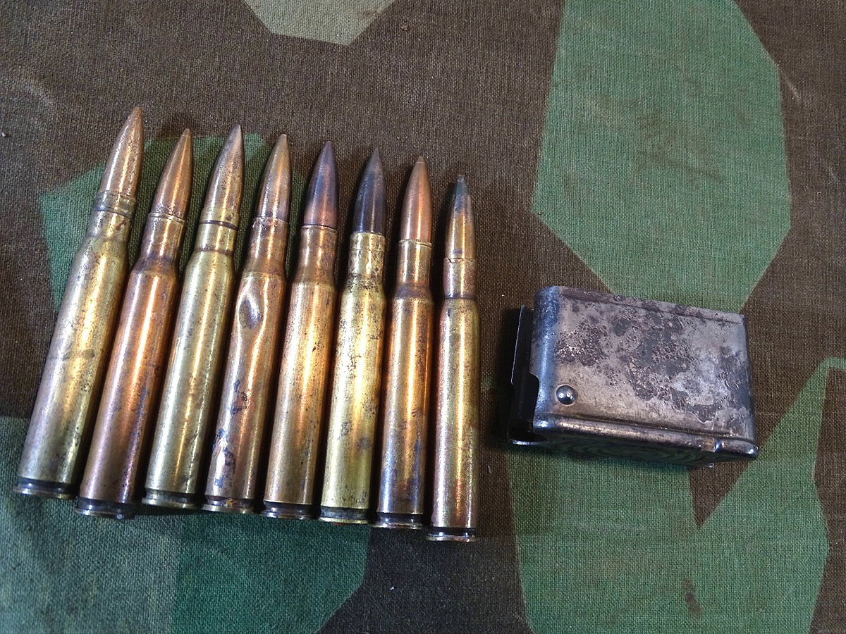 8 Stück US 2. Weltkriegs Standartmunition Kaliber 30-06 Hst.: DEN 42 mit Ladeclip