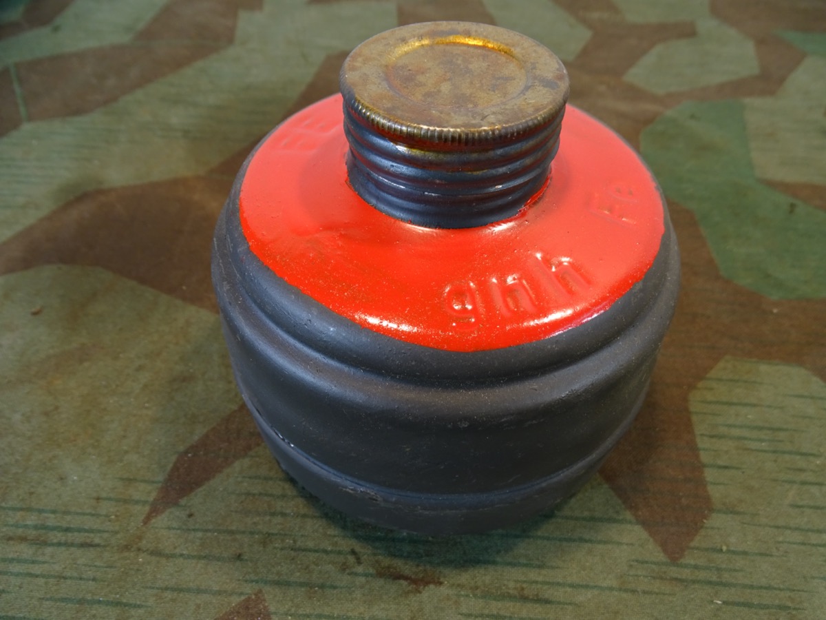 Früher Bundeswehr Üb - Gasmasken Filter aus Wehrmachtsfertigung  gnh FE 41