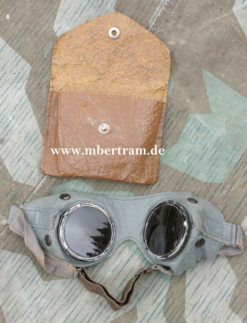 Wehrmacht Staubbrille, / Kradfahrerbrille. Graues Leder