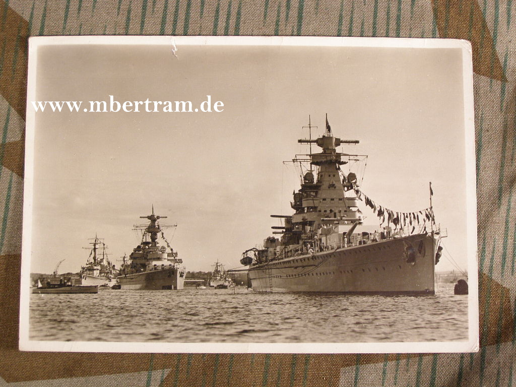 Die Flotte im Kieler Hafen. Vordergrund Admiral Scheer, 1940