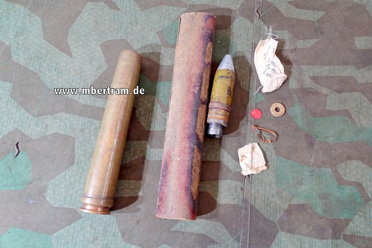 3,7cm Spreng Flak Granate mit Messinghülse, Pulversack und Pappröhre