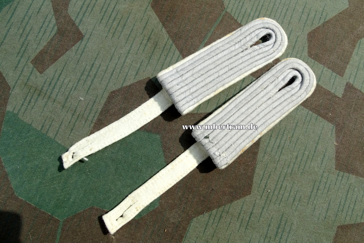 Paar Schulterklappen für einen Leutnant Infanterie