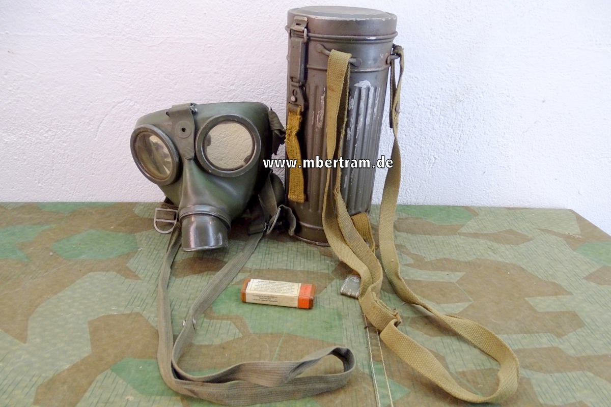 Gasmaske in Dose M38 Wehrmacht, beide Riemen, Filter, Losantin  1940
