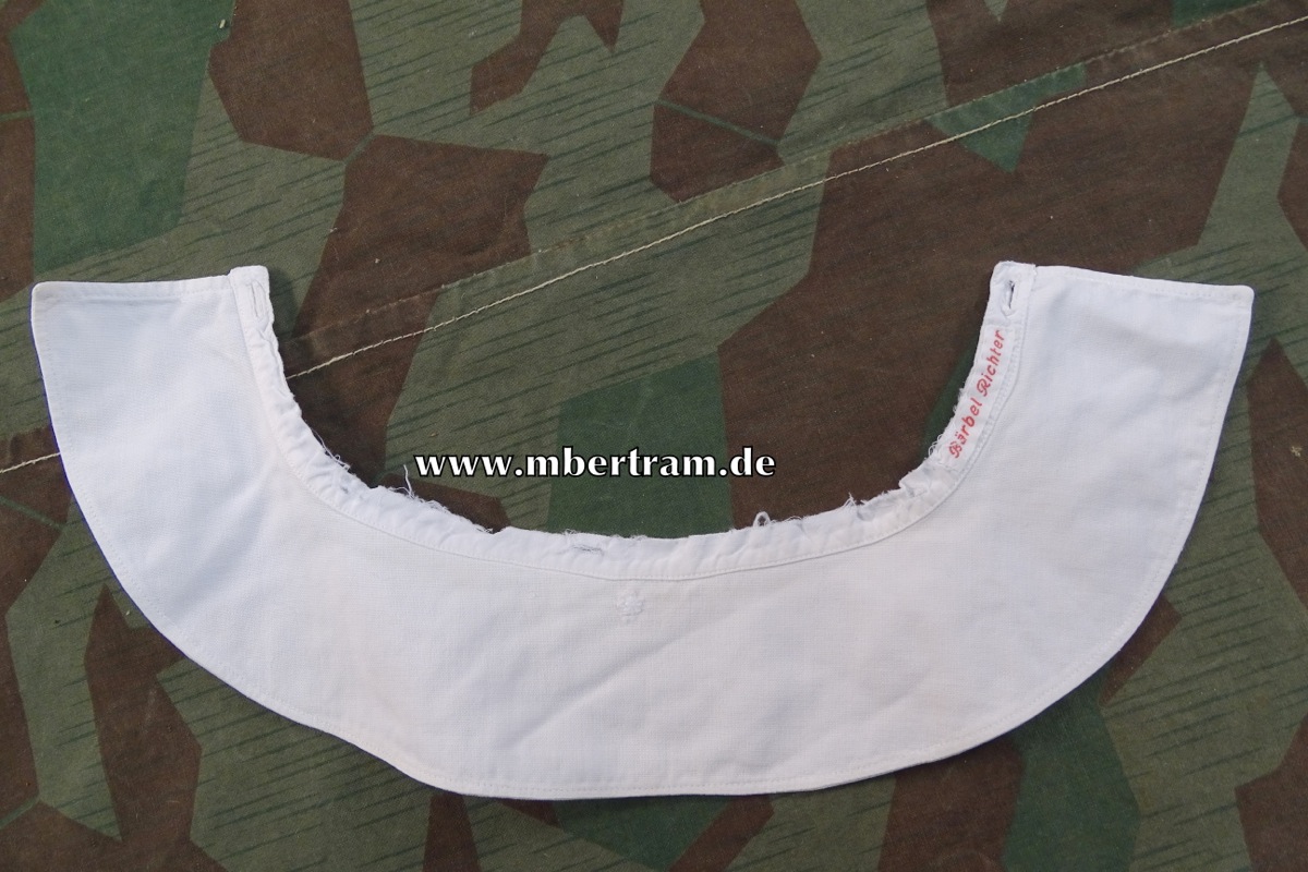 Kragen zu Krankenschwesterntracht, ggf. 40er Jahre. Ca. 35x7,5cm, Trägeretikett