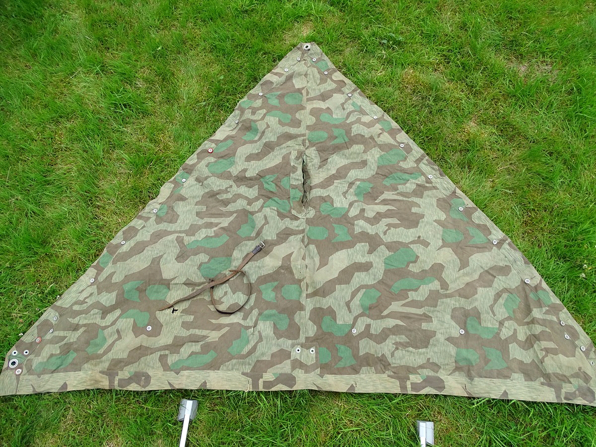 Dreieckszeltbahn Luftwaffe, farbfrisches Tarnmuster, " KG 1 Hindenburg "  , 2 Riemen (2)