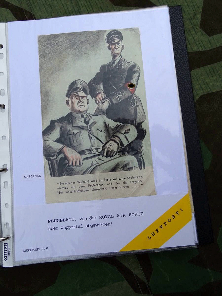 Ordner mit Allierten Abwurf Propaganda Flugblättern des 2. Weltkriegs, 17 Original, 10 Kopie Ordner mit Allierten Abwurf Propaganda Flugblättern des 2. Weltkriegs, 17 Original, 10 Kopie