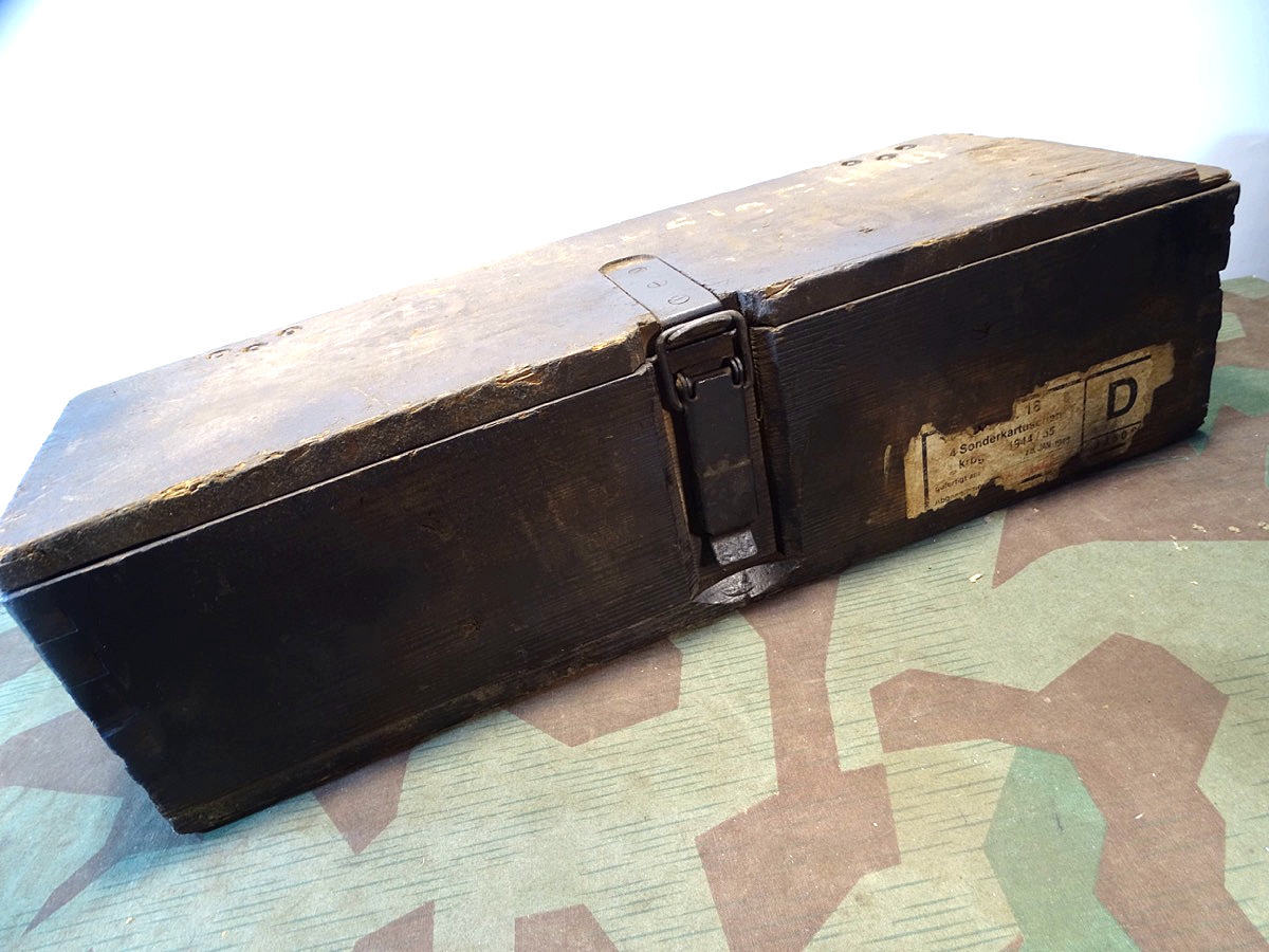 Wehrmacht Ammo Box / Munitionskiste " Leichte Feldhaubitze 18"