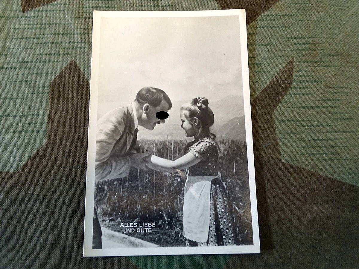Propaganda Postkarte Hitler mit kleinem Mädel " Alles liebe und Gute " 