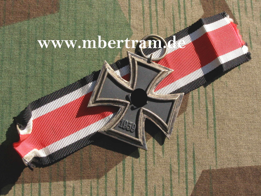 EISERNES KREUZ 1939 2. KLASSE AM BAND HERSTELLER 25