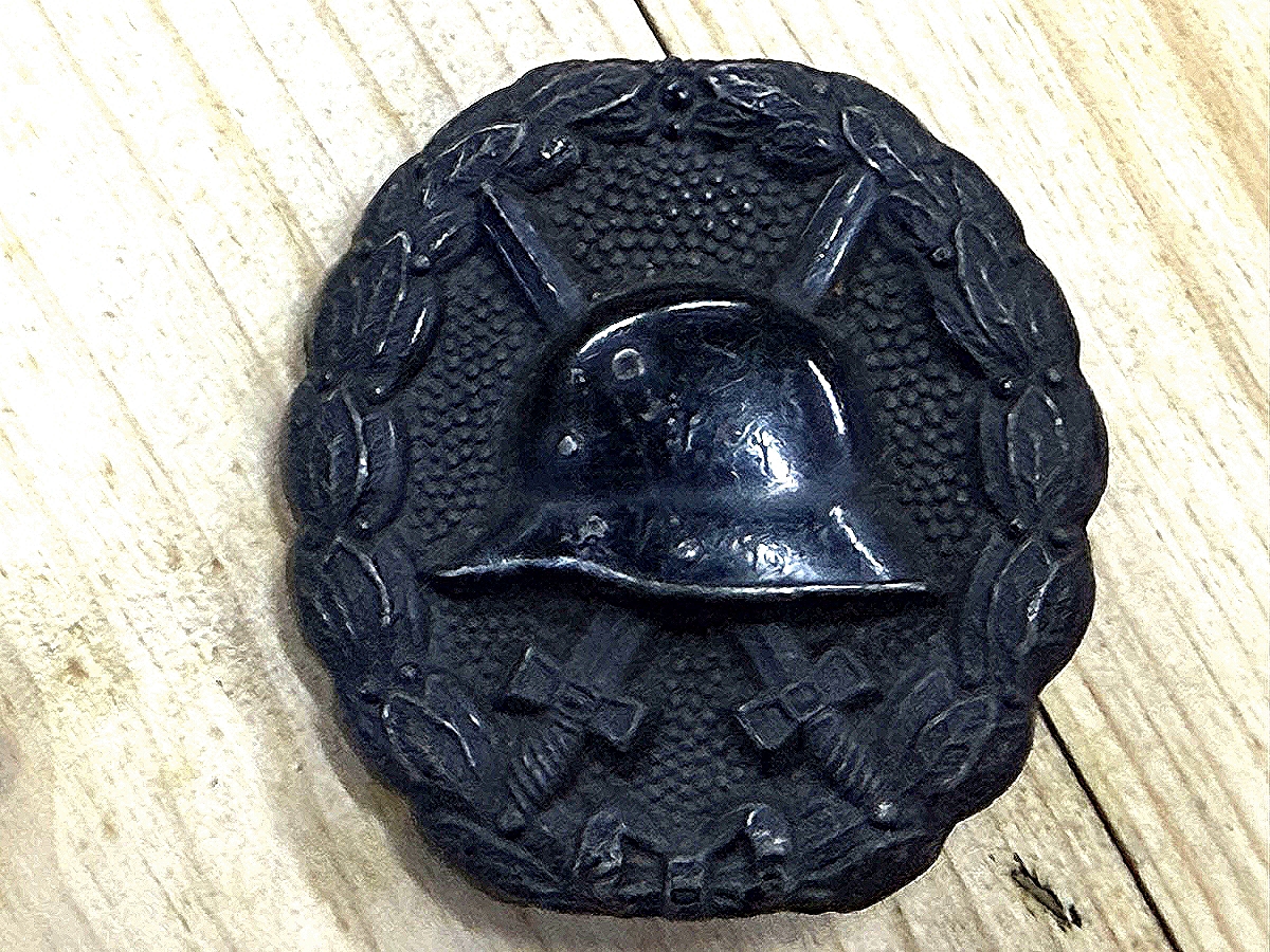 Verwundeten Abzeichen 1914-18, DRGM Variante, schwarz, magnetisch,  schön erhalten. 