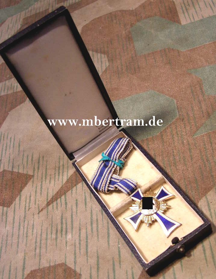 Mutterkreuz in Gold mit Etui, Wilhelm Deumer Lüdenbscheid