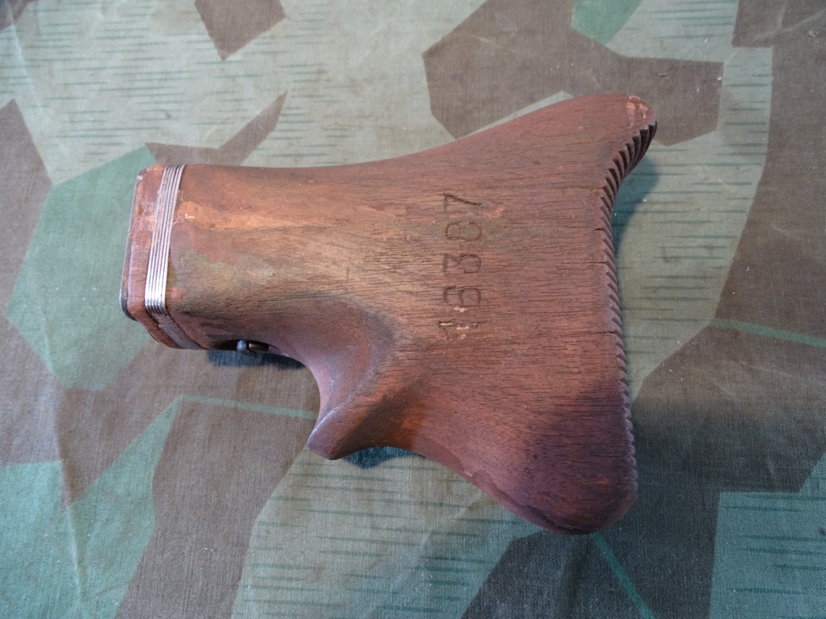 MG 42/53 Holzkolben mit Innenteilen. Baugleich mit MG 42 Kolben der Wehrmacht.