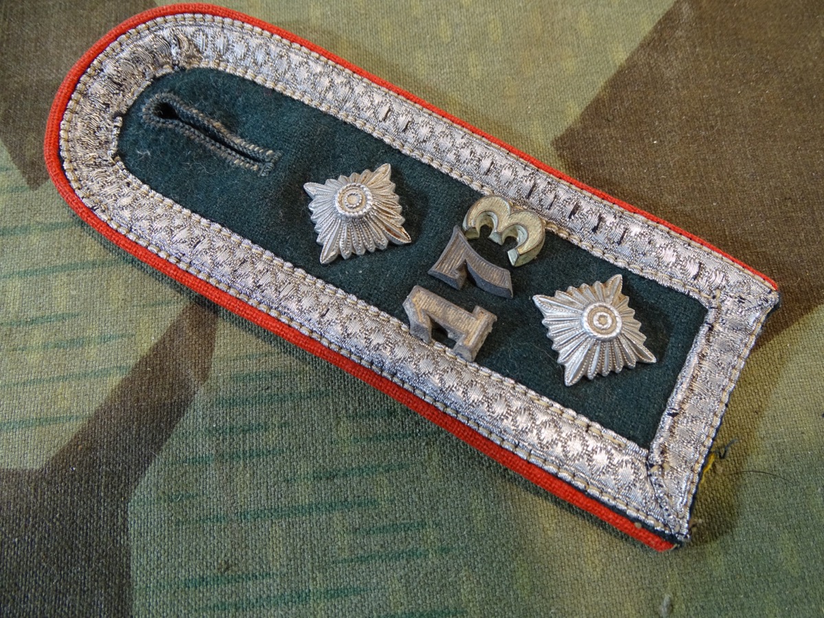 Wehrmacht Heer Schulterklappe für einen Oberfeldwebel Art. Rgt. 173, zum einnähen