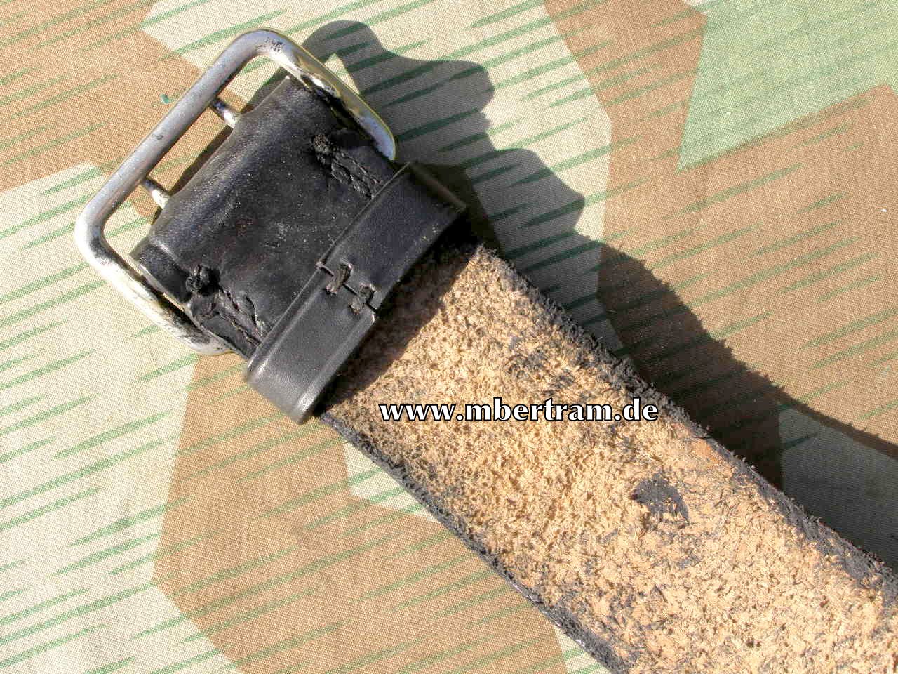 12118-8 Waffen SS / Polizei: Zweidorn Offizierskoppel "RZM/ 17", 115 cm !