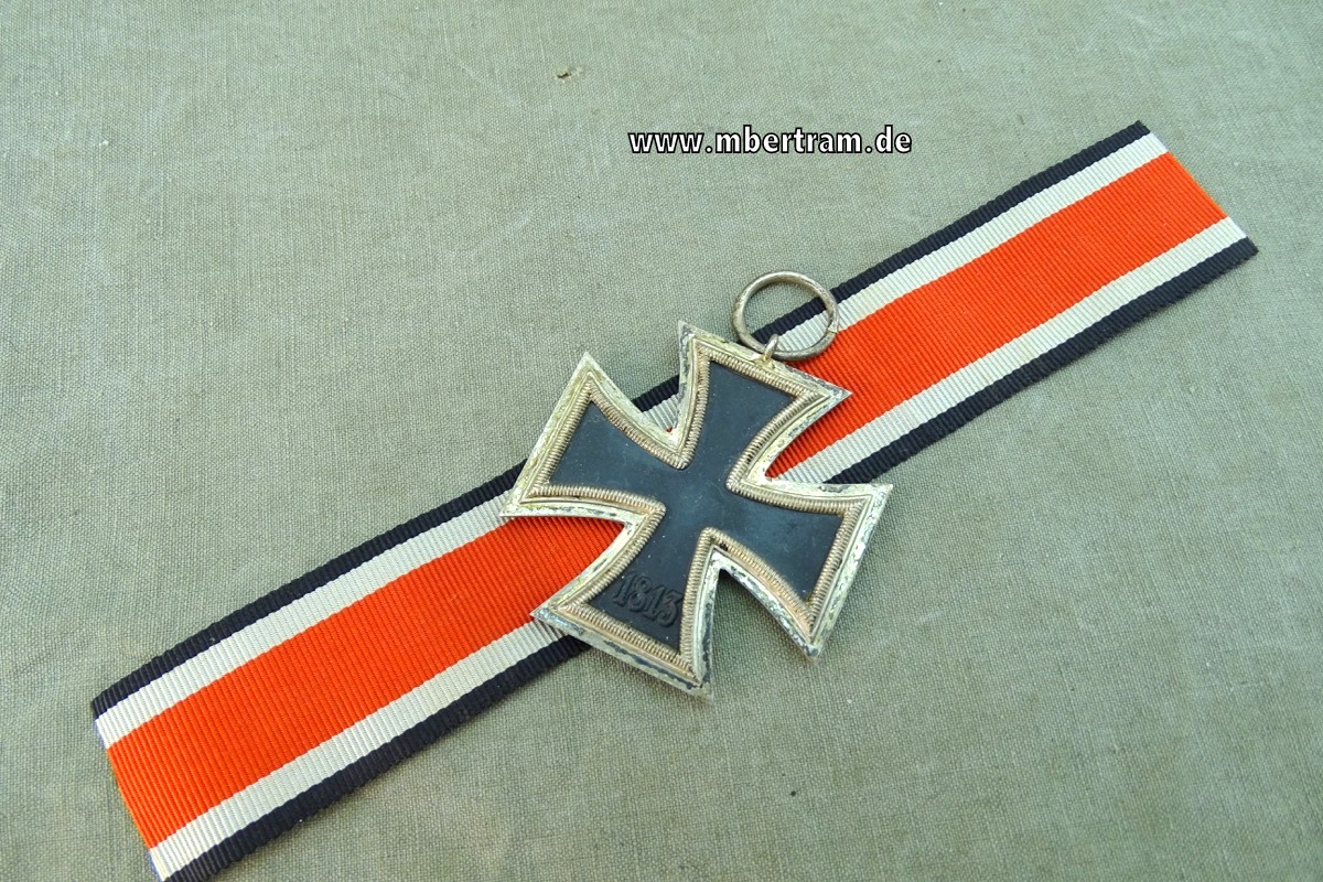 Eisernes Kreuz 1939 2. Klasse mit Hersteller im Ring "11"