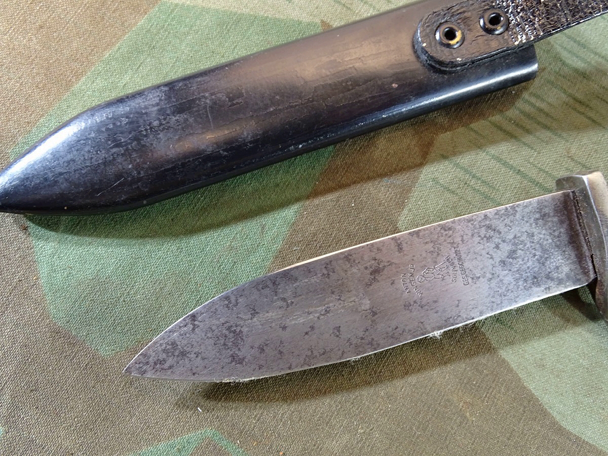 Früher HJ Dolch / Fahrtenmesser mit Devise "Blut und Ehre", Anton Wingen Solingen ges. gesch. Früher HJ Dolch / Fahrtenmesser mit Devise "Blut und Ehre", Anton Wingen Solingen ges. gesch.