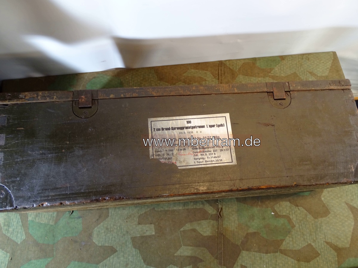 Frühe Holz Munitionskiste für 100 Stück 2 cm Spr. Gr. Patr. Flakmunition, mit Inhalt