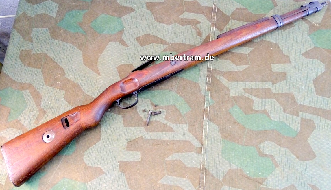 Komplette Schäftung für K 98 Wehrmacht, Schichtholz,  mit Beschlägen u. Magazinkasten