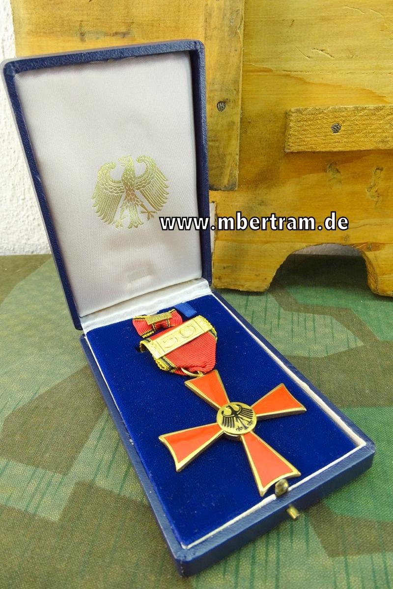 Bundesverdienstkreuz, Hst.: C.E.Juncker Berlin in Etui,  Spange u. Schleife  "50"