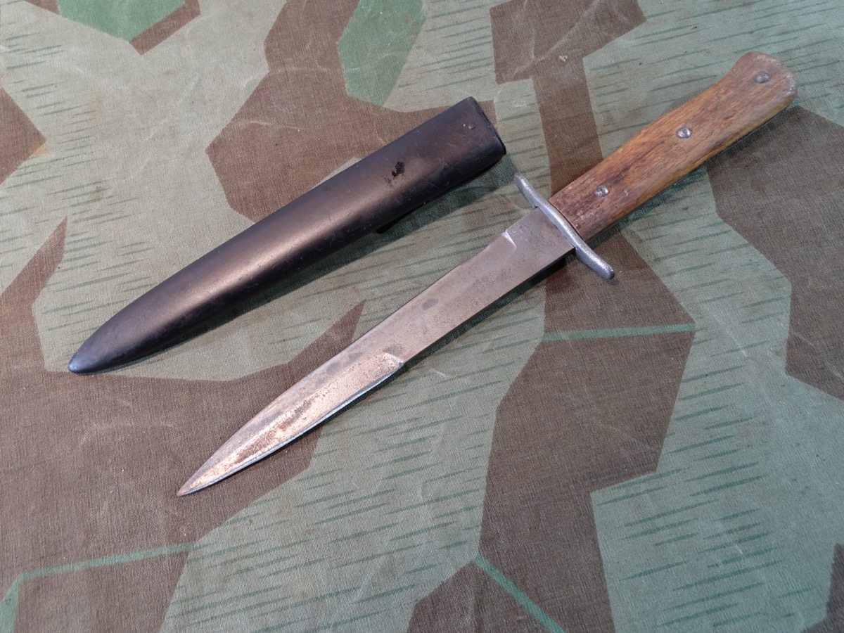 Kampfmesser  / Stiefelmesser / Grabendolch der Luftwaffe mit LW  Abnahme.  Kampfmesser  / Stiefelmesser / Grabendolch der Luftwaffe mit LW  Abnahme.