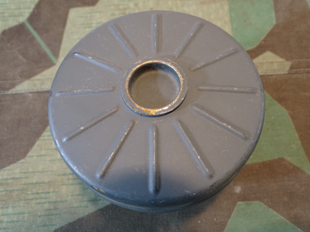 Unbenutzter Filter FE 41 Wehrmacht mit Stempeln und beiden Kappen Hst. : crt 44. 