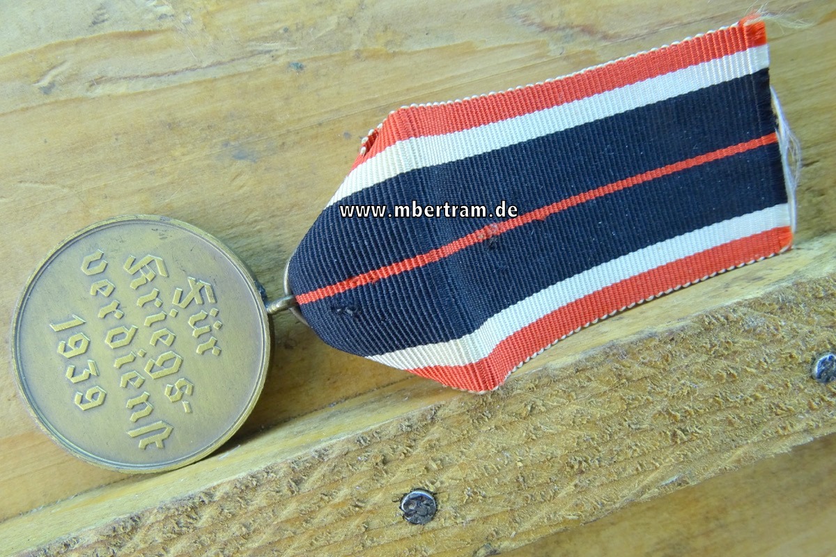 Kriegsverdienstmedaille 1939 , Buntmetall, am Band