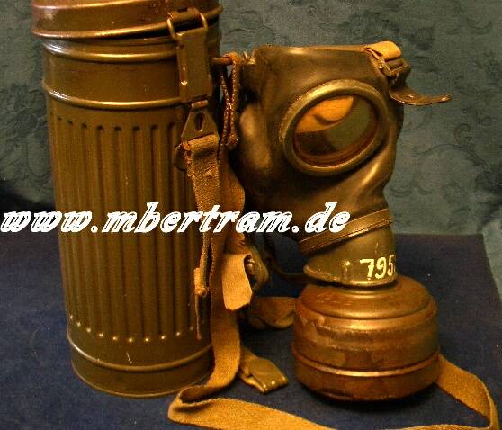 WEHRMACHTS VOLLGUMMIGASMASKE, HOHE BLECHDOSE