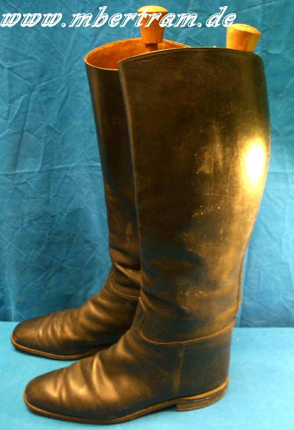 Wehrmacht Offiziersstiefel mit Stiefelspanner aus Holz
