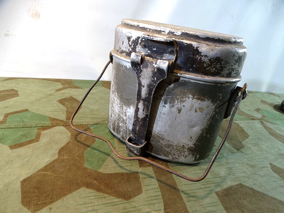 Kochgeschirr Wehrmacht, Aluminium, AWF 39, Deckel: WU 35, ca. 40% Farbe. Träger Ritzung FW