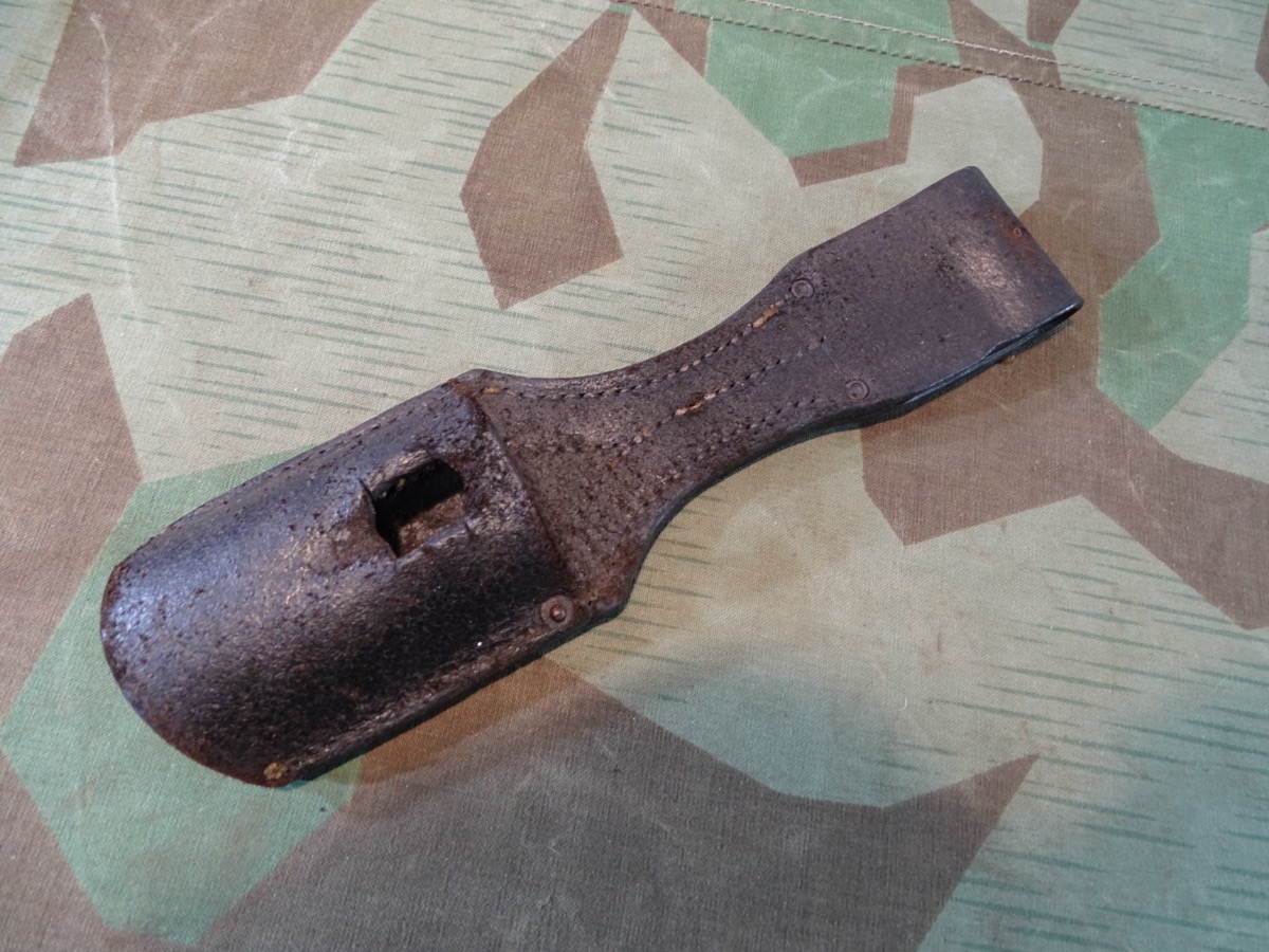 Koppelschuh zum deutschen Seitengewehr 98/05 des 1. Weltkriegs