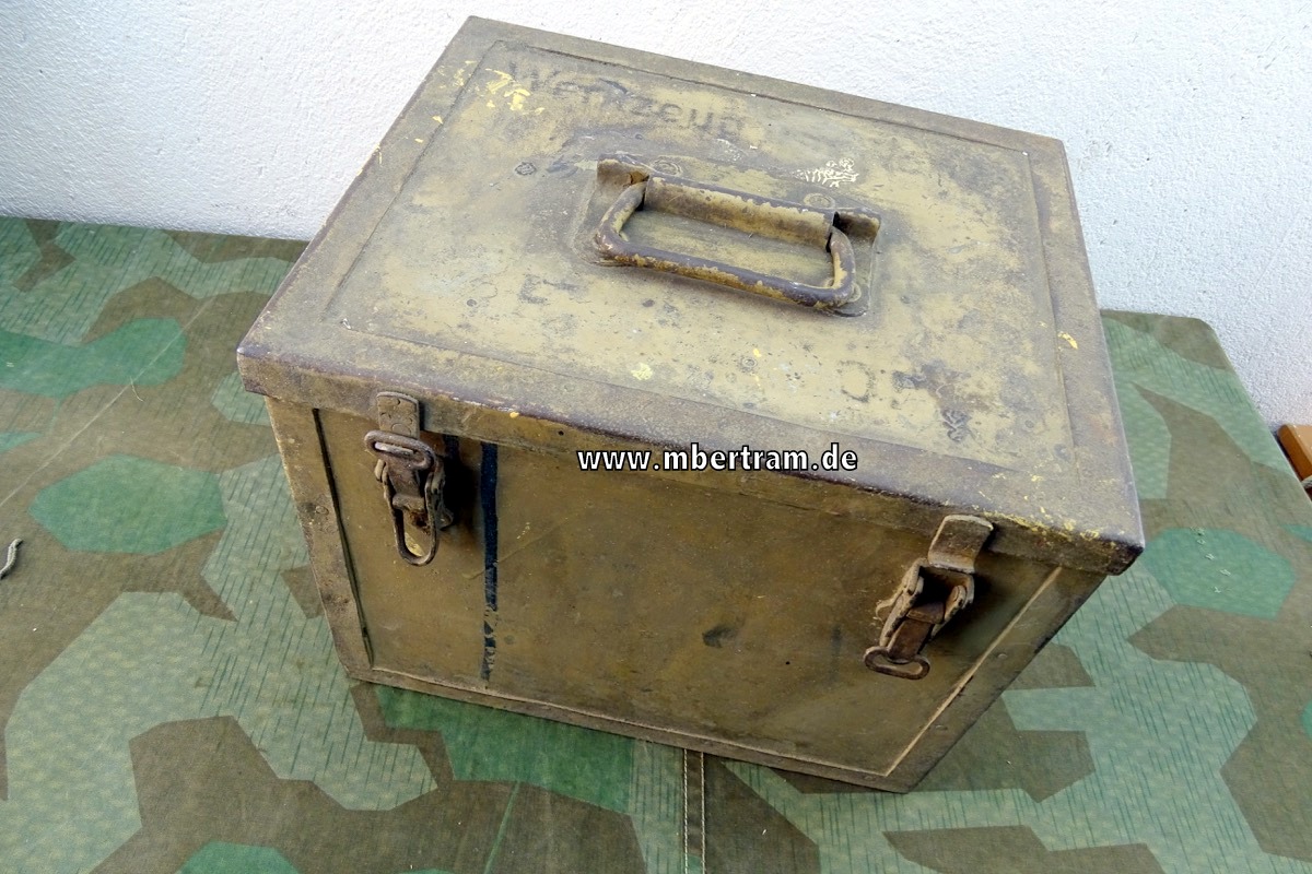 Wehrmacht lehmgelbe Werkzeugkiste für Stationärmotoren / Genetatoren etc.