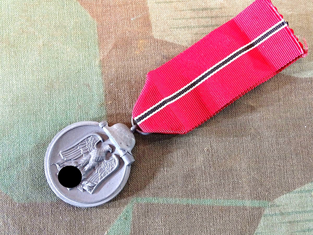 Medaille Winterschlacht im Osten 1941/42 mit Band, Ostmedaille, ohne Hersteller 